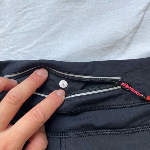 Lululemon Black Low-Rise 4" Speed Shorts, Size 4 EUC - Picture 5 of 5